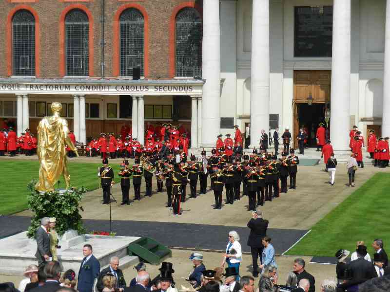 Images/2. Musical entertainment prior to the parade.jpg